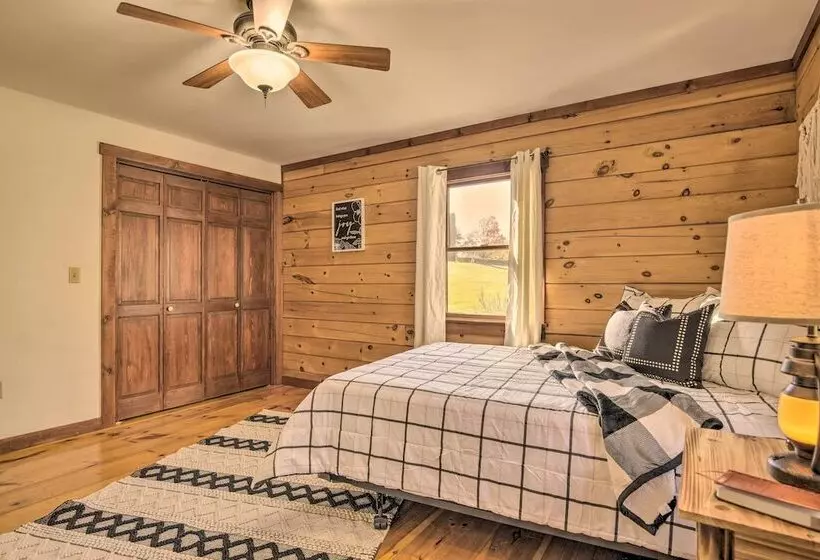 Beautiful Mount Joy Cabin W/ Pool + Sauna!