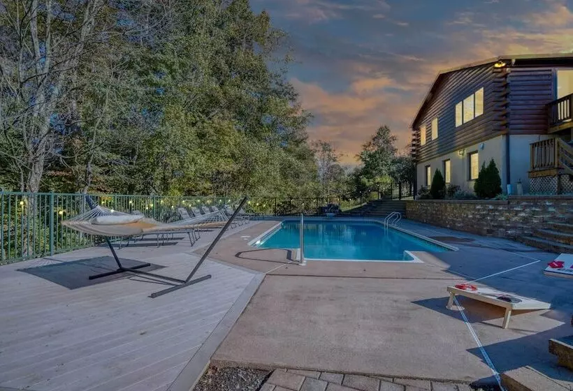 Beautiful Mount Joy Cabin W/ Pool + Sauna!