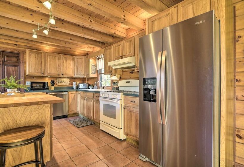 Beautiful Mount Joy Cabin W/ Pool + Sauna!