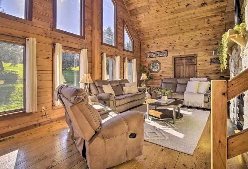 Beautiful Mount Joy Cabin W/ Pool + Sauna!