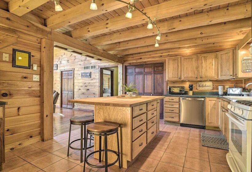 Beautiful Mount Joy Cabin W/ Pool + Sauna!
