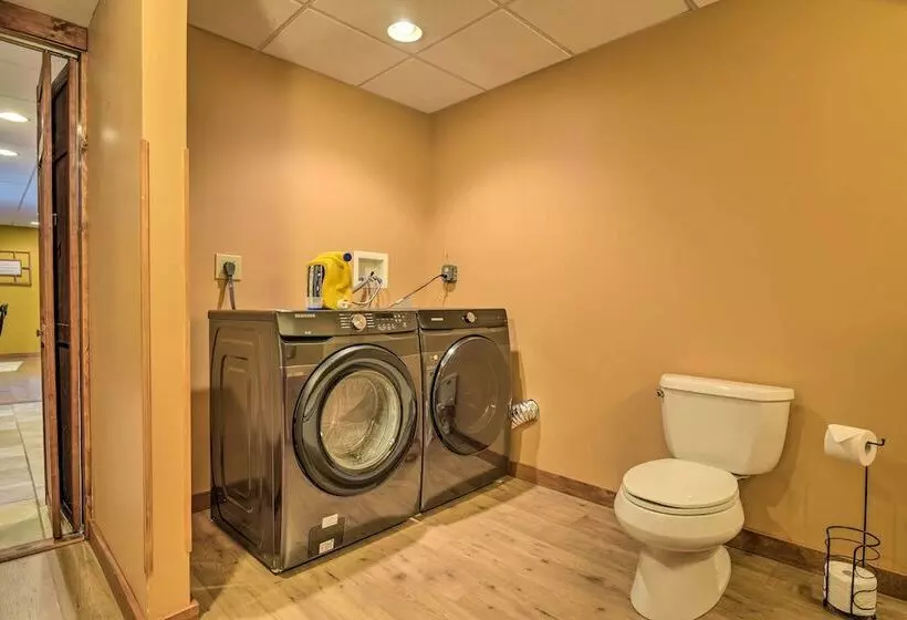 Beautiful Mount Joy Cabin W/ Pool + Sauna!