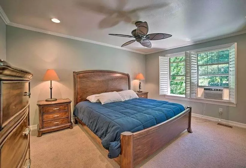 Beautiful Wine Country Home W/ Hot Tub & Lake View