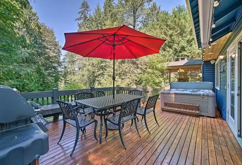 Beautiful Wine Country Home W/ Hot Tub & Lake View