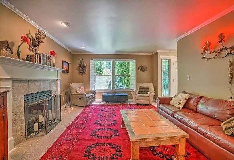 Beautiful Wine Country Home W/ Hot Tub & Lake View