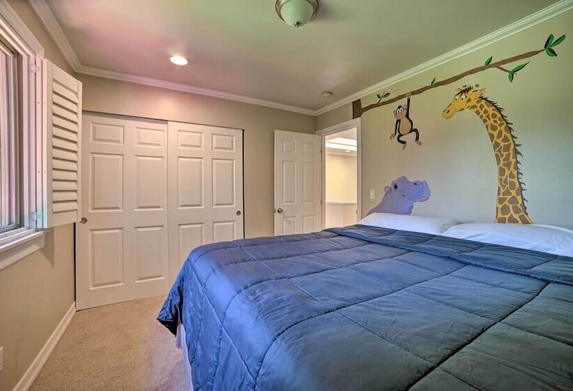 Beautiful Wine Country Home W/ Hot Tub & Lake View