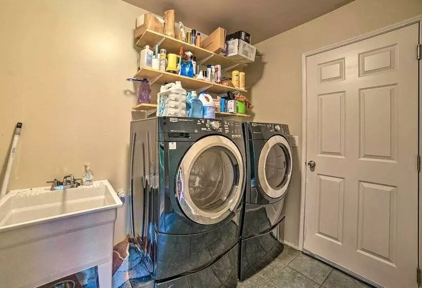 Beautiful Wine Country Home W/ Hot Tub & Lake View