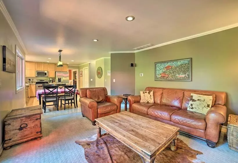 Beautiful Wine Country Home W/ Hot Tub & Lake View