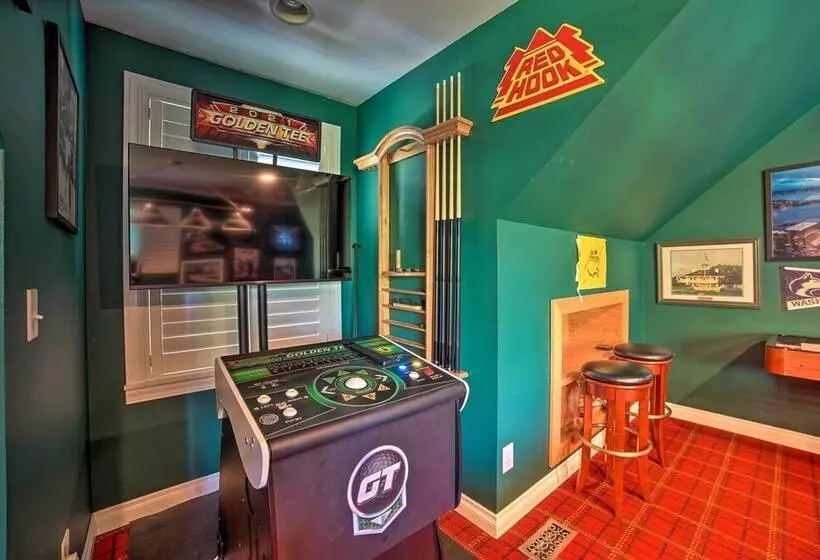 Beautiful Wine Country Home W/ Hot Tub & Lake View