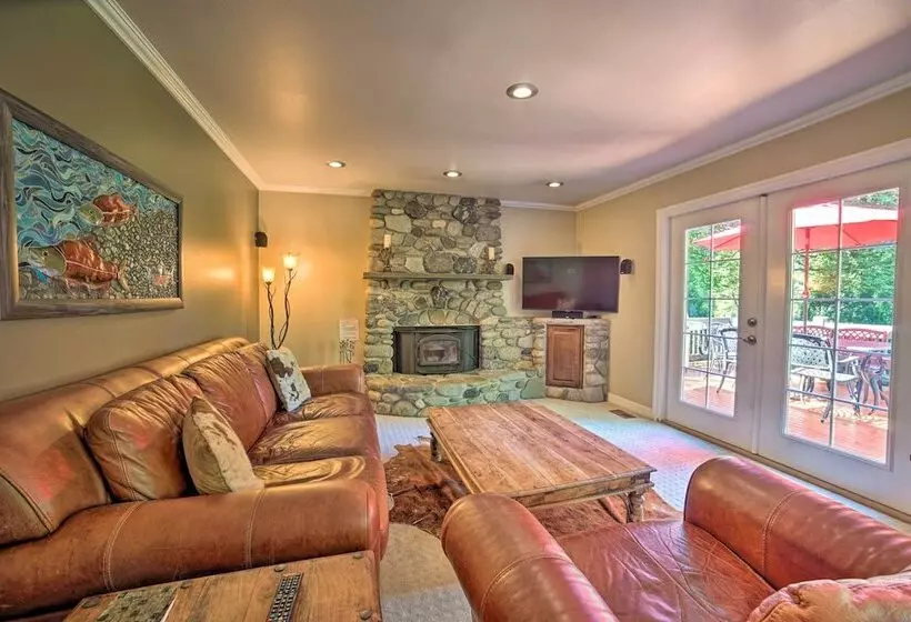 Beautiful Wine Country Home W/ Hot Tub & Lake View