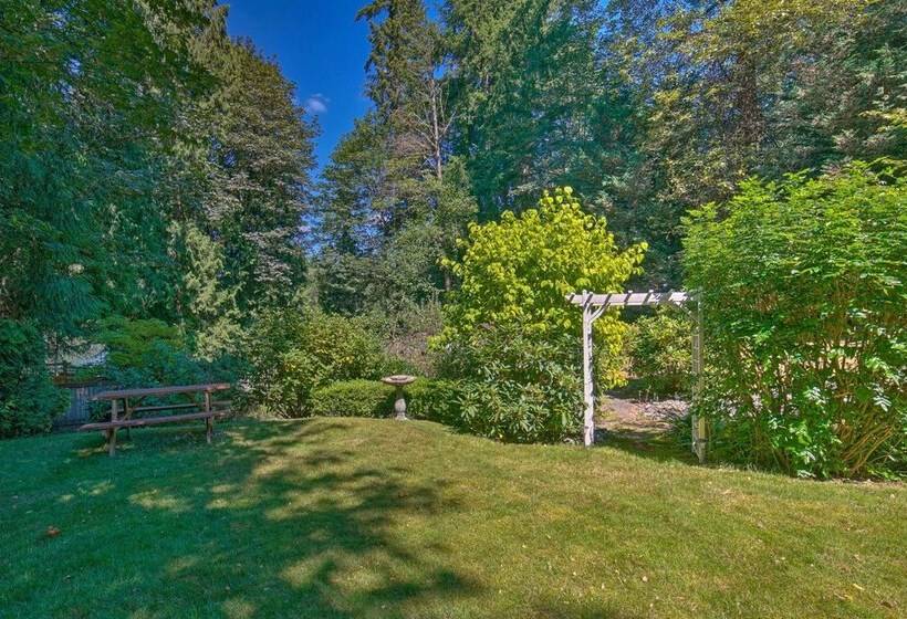 Beautiful Wine Country Home W/ Hot Tub & Lake View