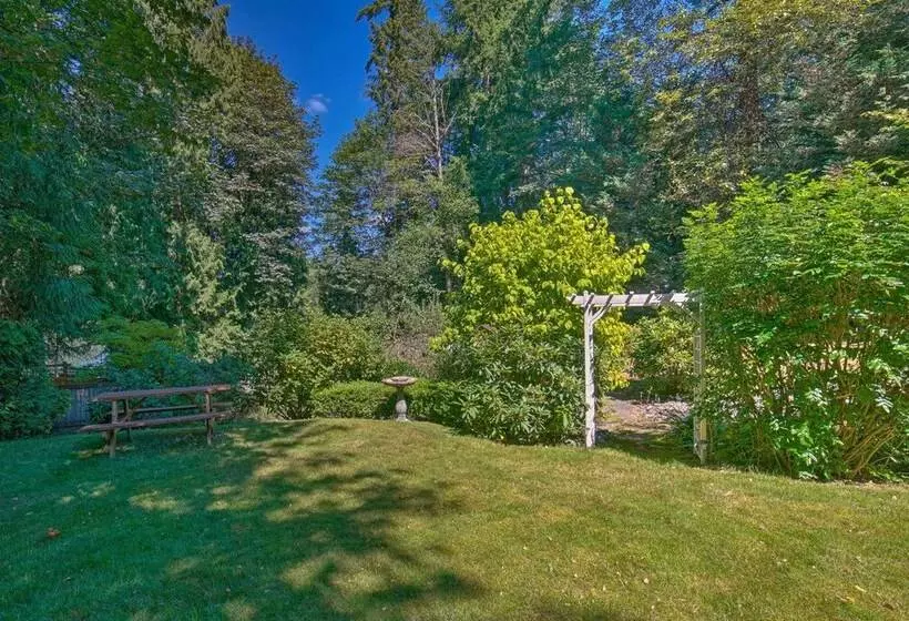 Beautiful Wine Country Home W/ Hot Tub & Lake View