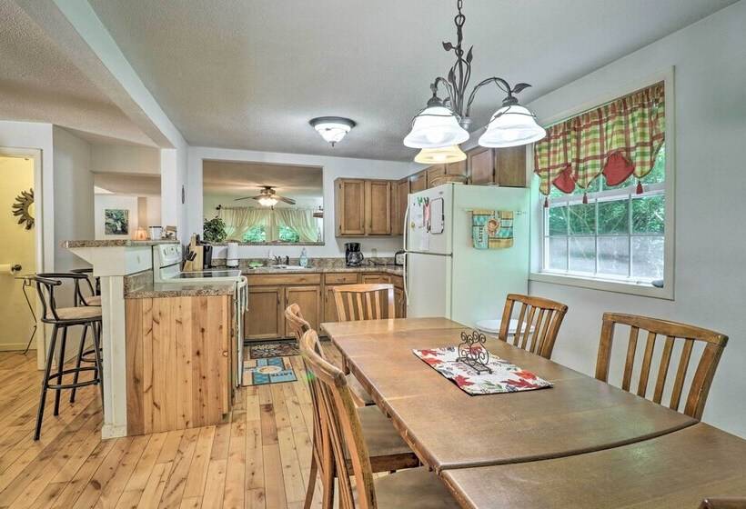 Bryson City Cottage W/ Hot Tub & Waterfall Views!