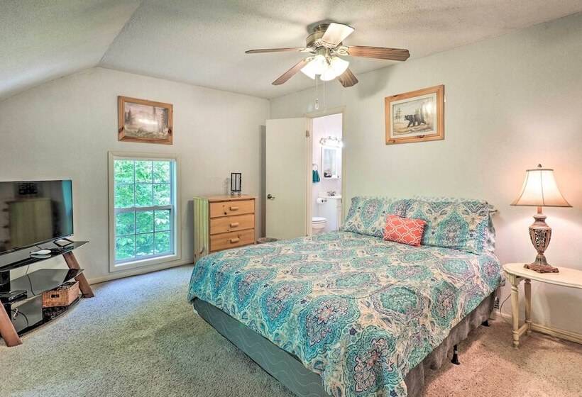 Bryson City Cottage W/ Hot Tub & Waterfall Views!