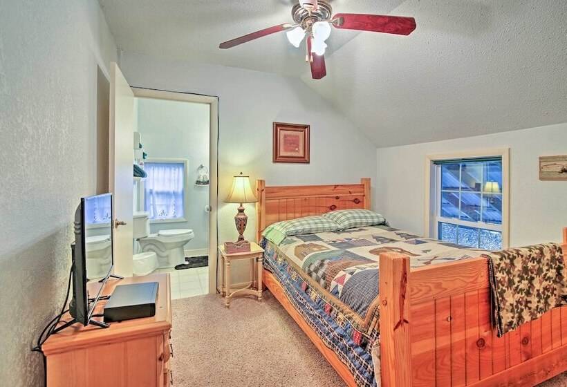 Bryson City Cottage W/ Hot Tub & Waterfall Views!