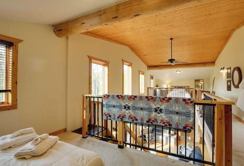 Cabin W/ Hot Tub & Grill < 1 Mi To Skiing!
