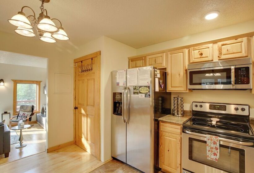 Cabin W/ Hot Tub & Grill < 1 Mi To Skiing!