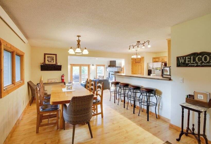 Cabin W/ Hot Tub & Grill < 1 Mi To Skiing!