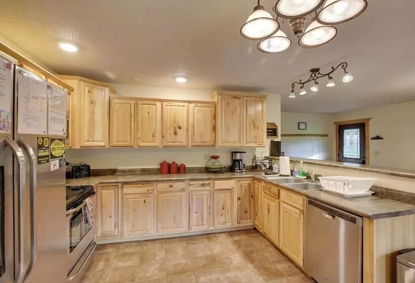 Cabin W/ Hot Tub & Grill < 1 Mi To Skiing!