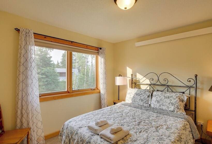 Cabin W/ Hot Tub & Grill < 1 Mi To Skiing!