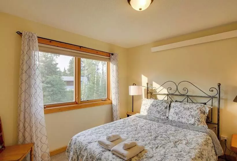 Cabin W/ Hot Tub & Grill < 1 Mi To Skiing!