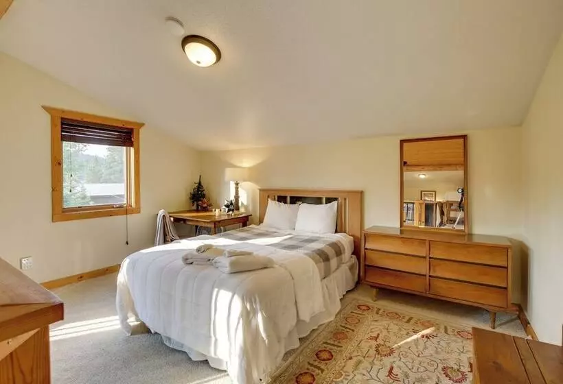 Cabin W/ Hot Tub & Grill < 1 Mi To Skiing!