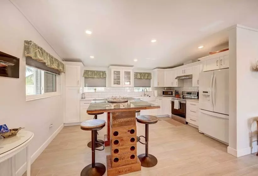 Canal Front Florida Keys Home W/ Dock!