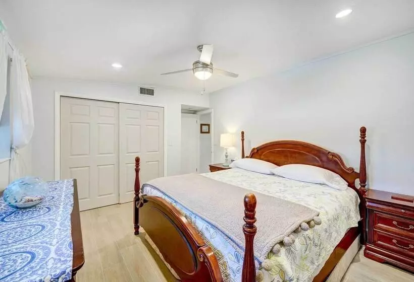 Canal Front Florida Keys Home W/ Dock!