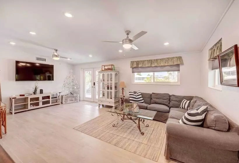 Canal Front Florida Keys Home W/ Dock!