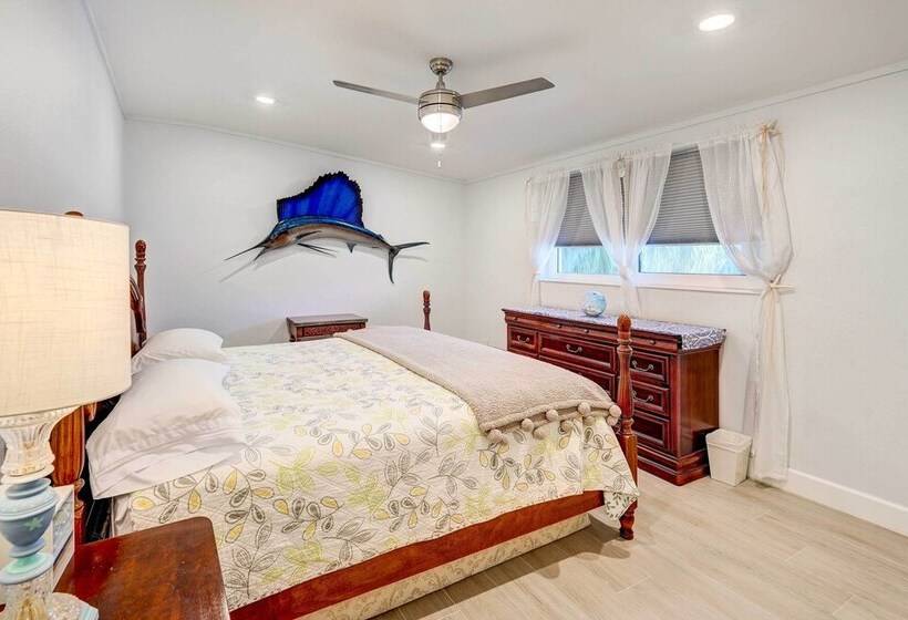 Canal Front Florida Keys Home W/ Dock!