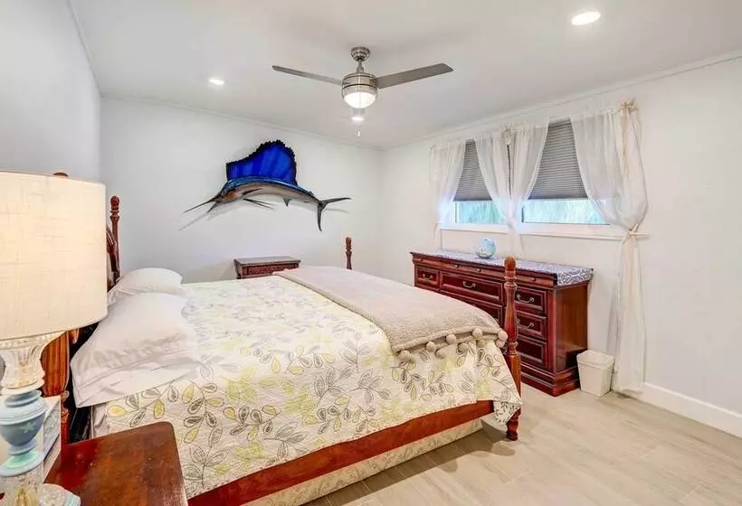 Canal Front Florida Keys Home W/ Dock!