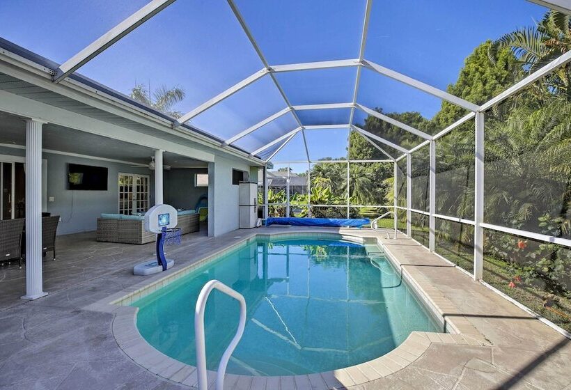 Family Home W/ Patio & Pool Table In Cape Coral!