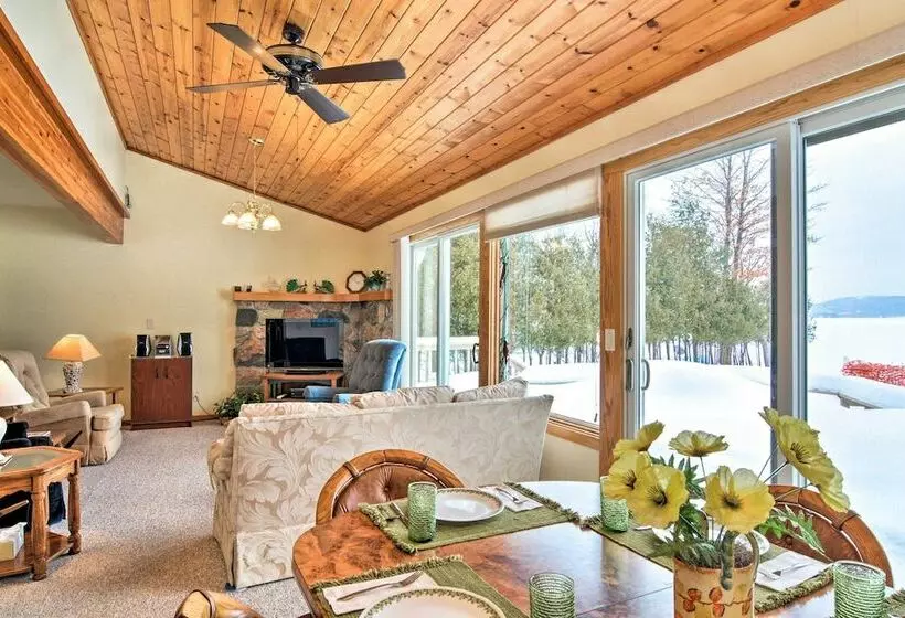 Cedar Cottage, Private Beach On Lake Leelanau