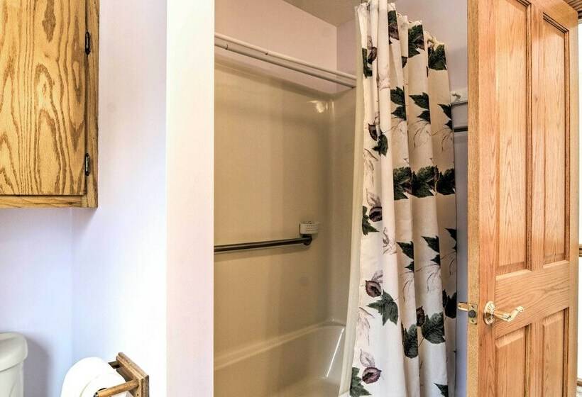 Cedar Cottage, Private Beach On Lake Leelanau