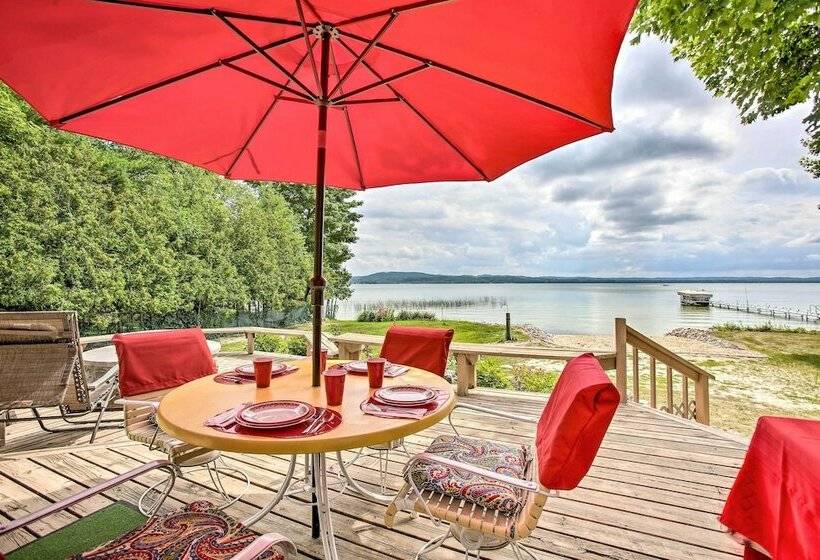 Cedar Cottage, Private Beach On Lake Leelanau