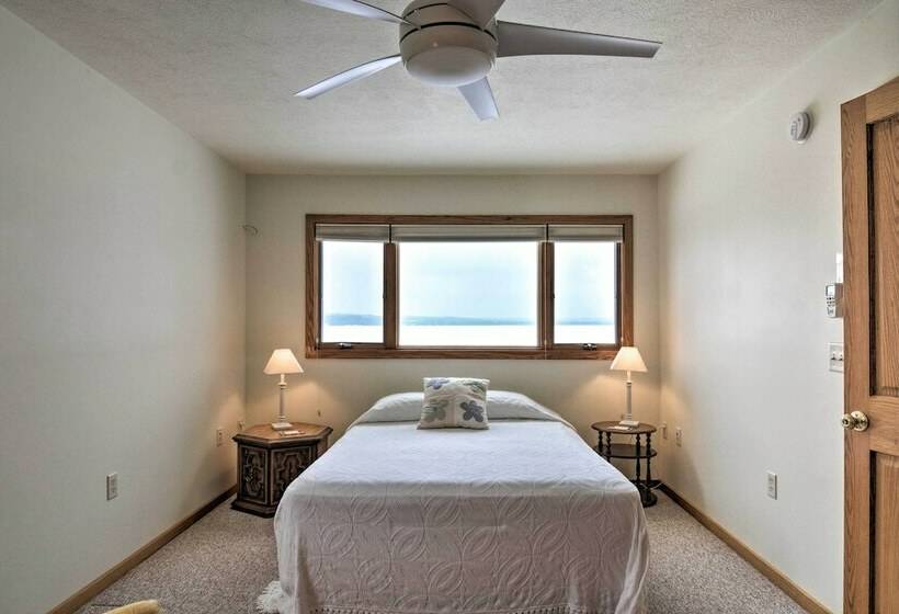 Cedar Cottage, Private Beach On Lake Leelanau