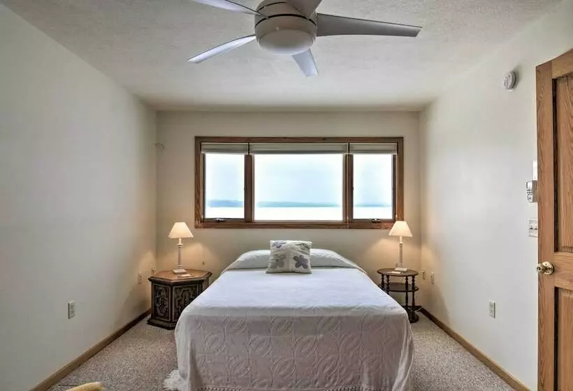 Cedar Cottage, Private Beach On Lake Leelanau