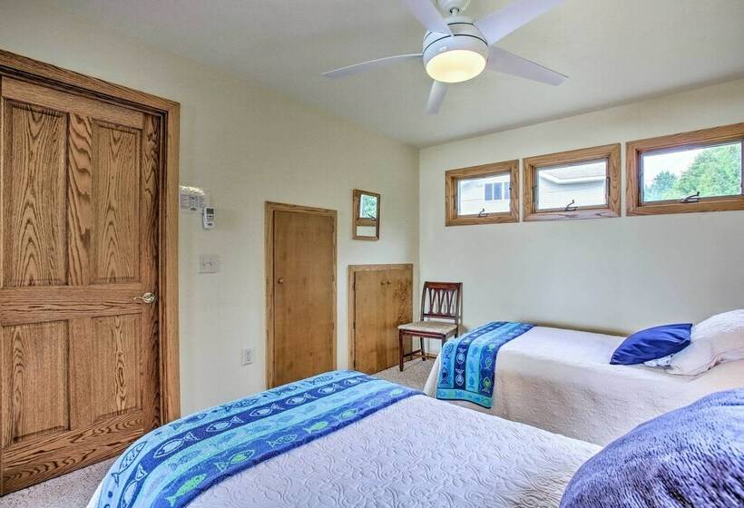 Cedar Cottage, Private Beach On Lake Leelanau