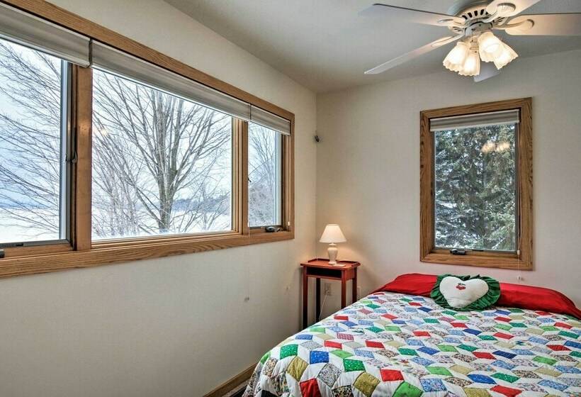 Cedar Cottage, Private Beach On Lake Leelanau