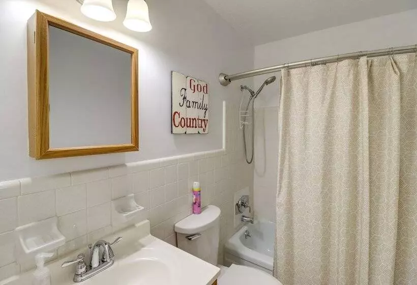 Charming Canalfront Retreat W/ Double Boat Slip!