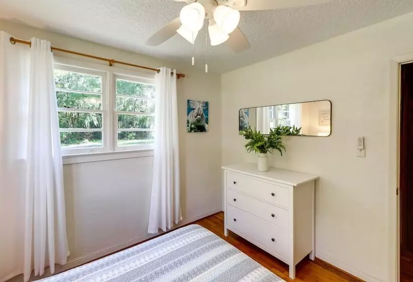 Charming Canalfront Retreat W/ Double Boat Slip!