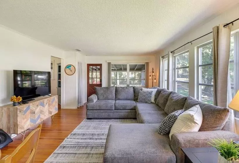 Charming Canalfront Retreat W/ Double Boat Slip!