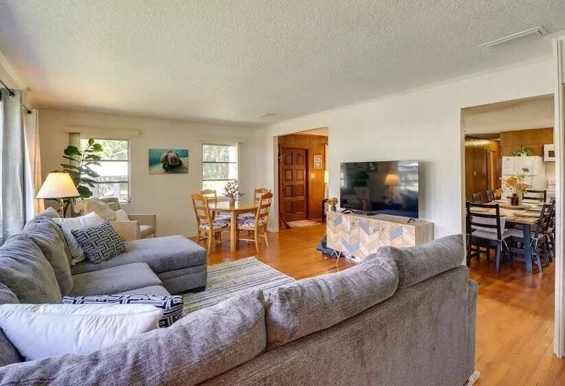 Charming Canalfront Retreat W/ Double Boat Slip!