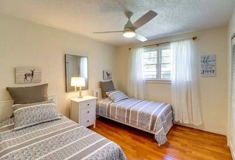 Charming Canalfront Retreat W/ Double Boat Slip!