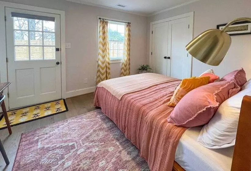 Charming Carrboro Home   Walk To Downtown!