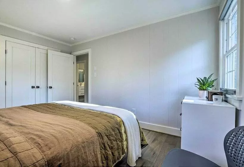 Charming Carrboro Home   Walk To Downtown!