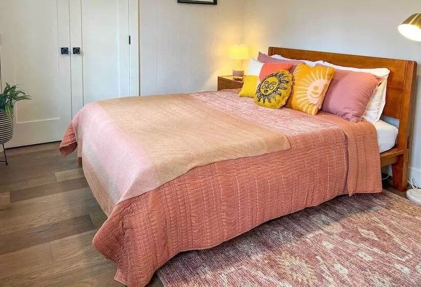 Charming Carrboro Home   Walk To Downtown!