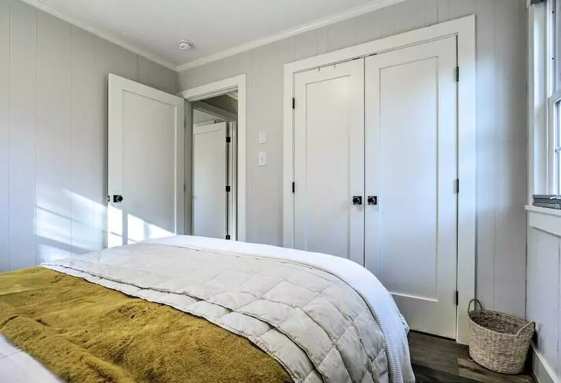 Charming Carrboro Home   Walk To Downtown!