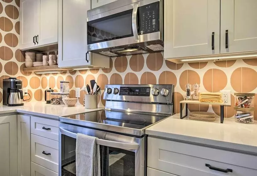 Charming Carrboro Home   Walk To Downtown!