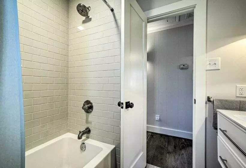 Charming Carrboro Home   Walk To Downtown!